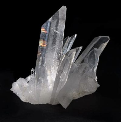  Quartz: Un Minéral Polyvalent pour le Verre et la Technologie Moderne!